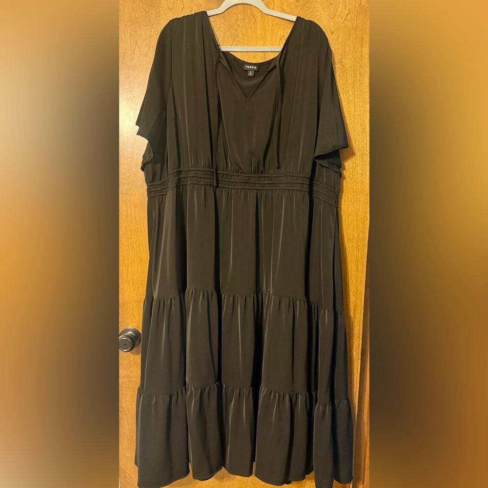 Torrid Chic Tiered V-Neck Midi Dress - Black